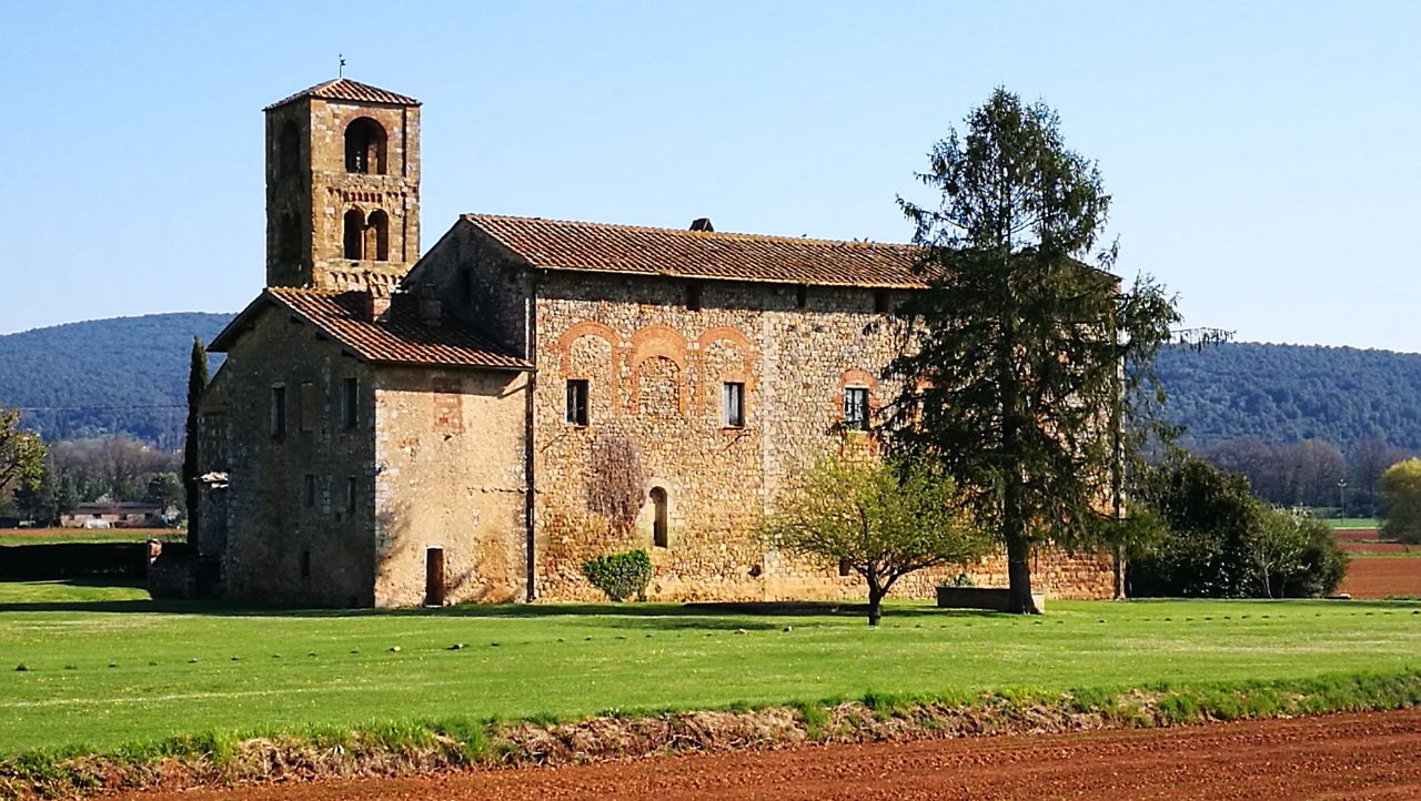 Giardini e abbazie della campagna senese