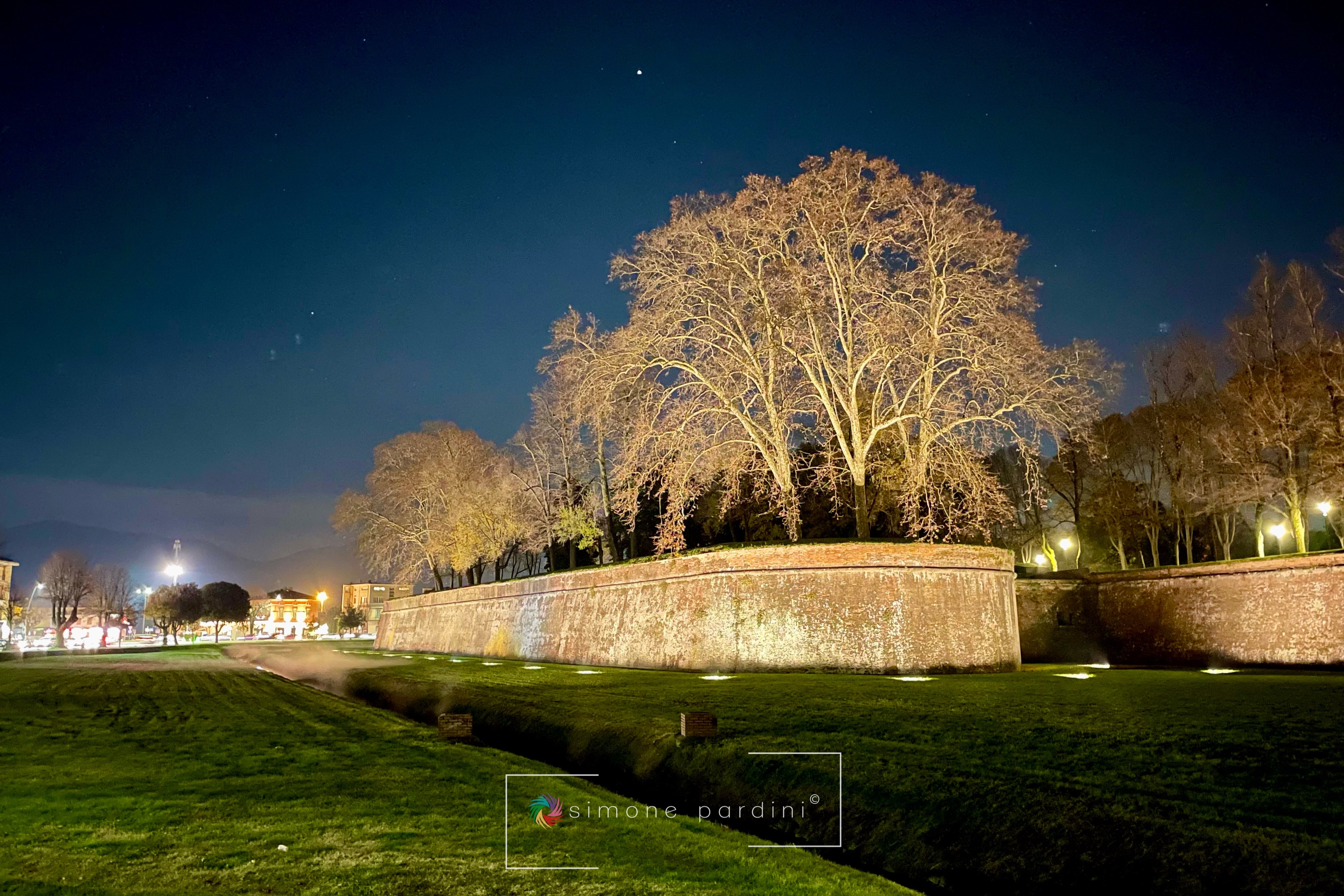 Lucca al chiar di luna: tra amori,delitti e leggende.