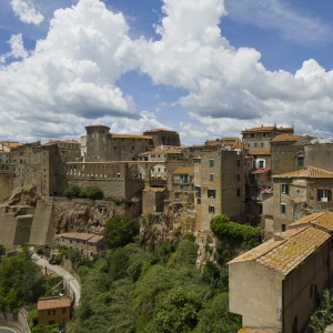 Nel regno del 'tufo': Sovana e Pitigliano