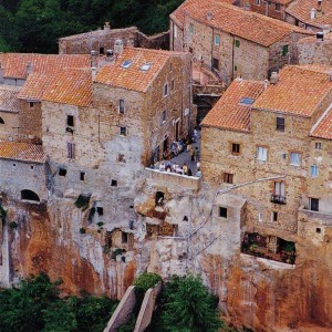 Nel regno del 'tufo': Sovana e Pitigliano