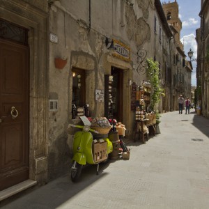 Nel regno del 'tufo': Sovana e Pitigliano