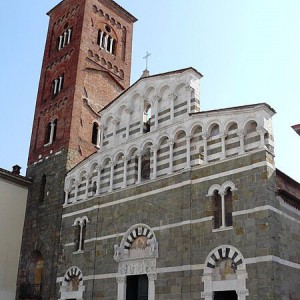Lucca al chiar di luna: tra amori,delitti e leggende.