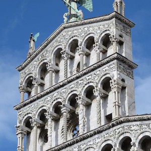 Lucca al chiar di luna: tra amori,delitti e leggende.